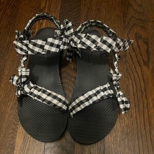 ARIZONA LOVE TREKKY SANDALS IN BLACK AND WHITE GINGHAM - SIZE EU 40 (RUNS SMALL)